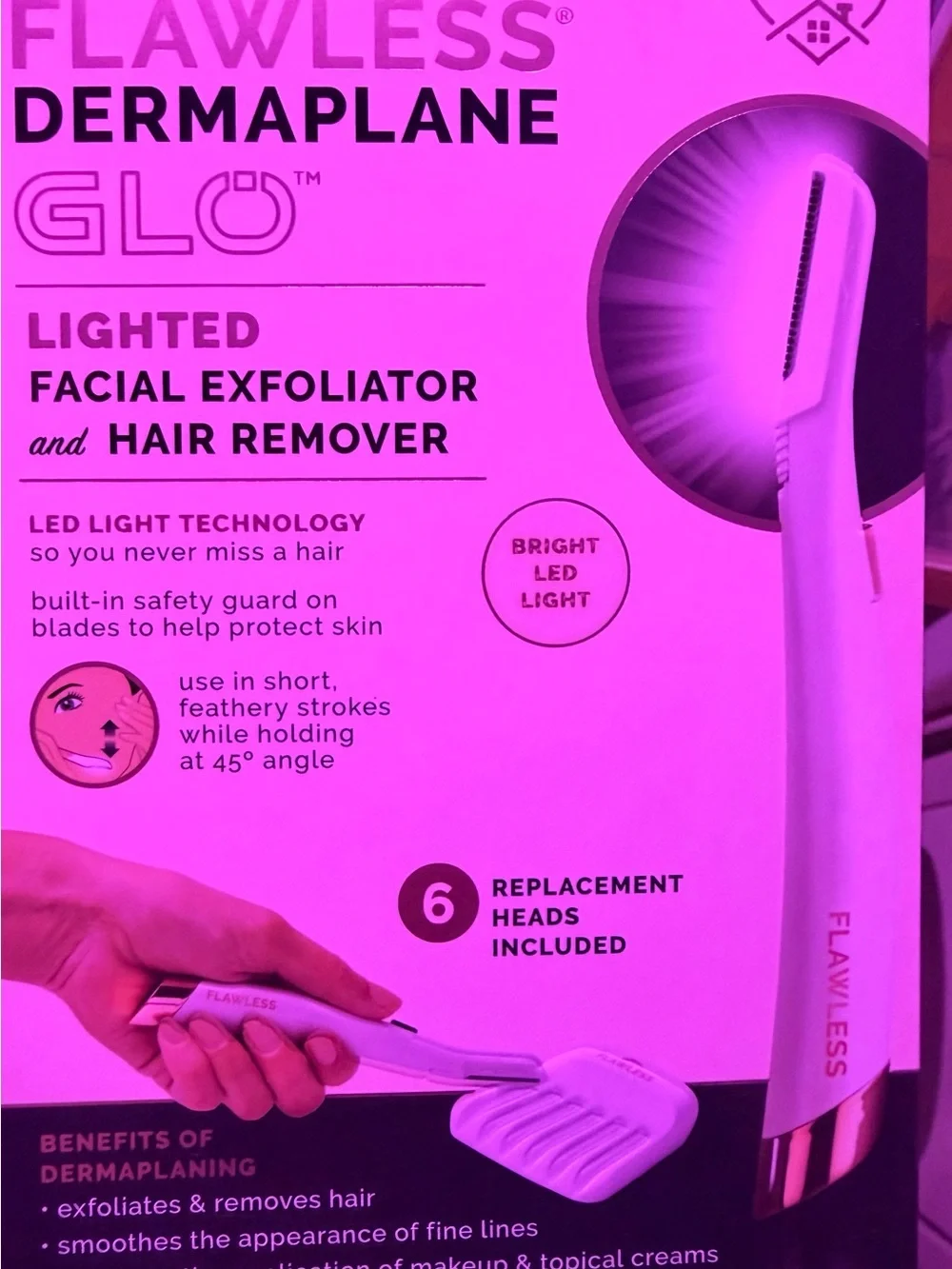 FLAWLESS Lighted Dermaplane Facial Exfoliator & Hair Remover w/ 6 replacements - Picture 2 of 3